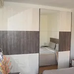 Gus On The Apartment