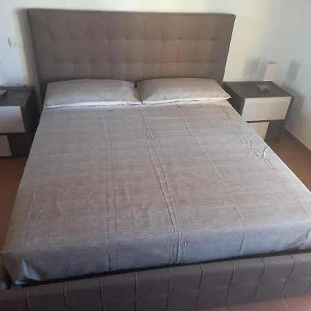 Διαμέρισμα Gus On The *